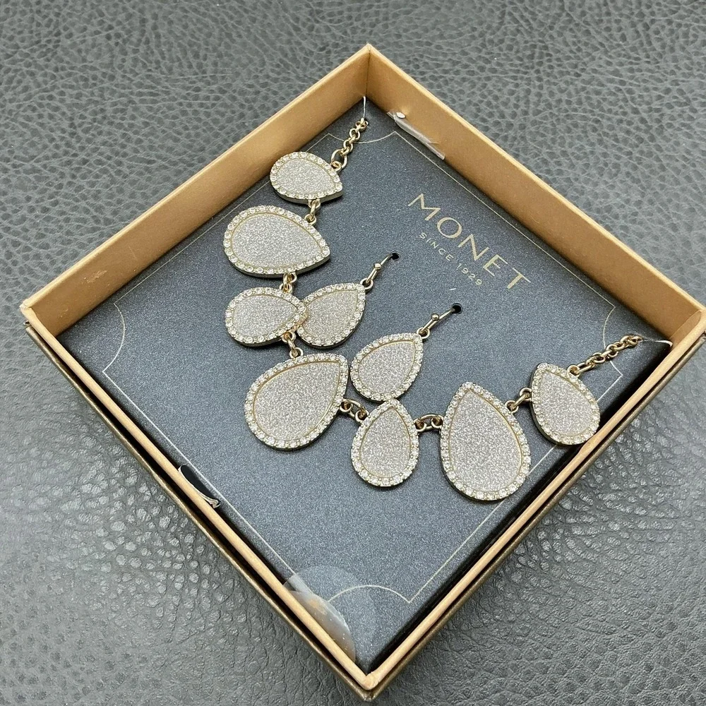 Monet Necklace Earrings Set Gold Tone Teardrop Gold Tone Statement‎ Jewelry